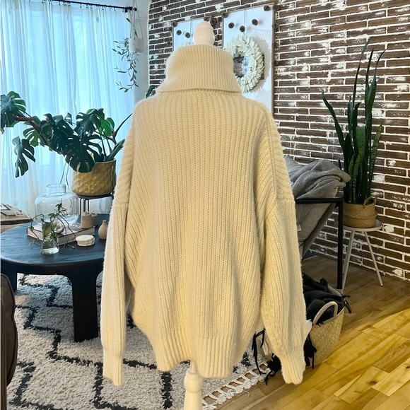 H&M Oversized Dolman Sleeve Turtleneck - Picture 2 of 8